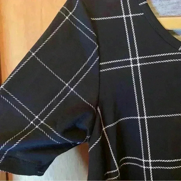 LuluaRoe Black Plaid Women Top Short Sleeve Casual Size Extra Small - Picture 7 of 16